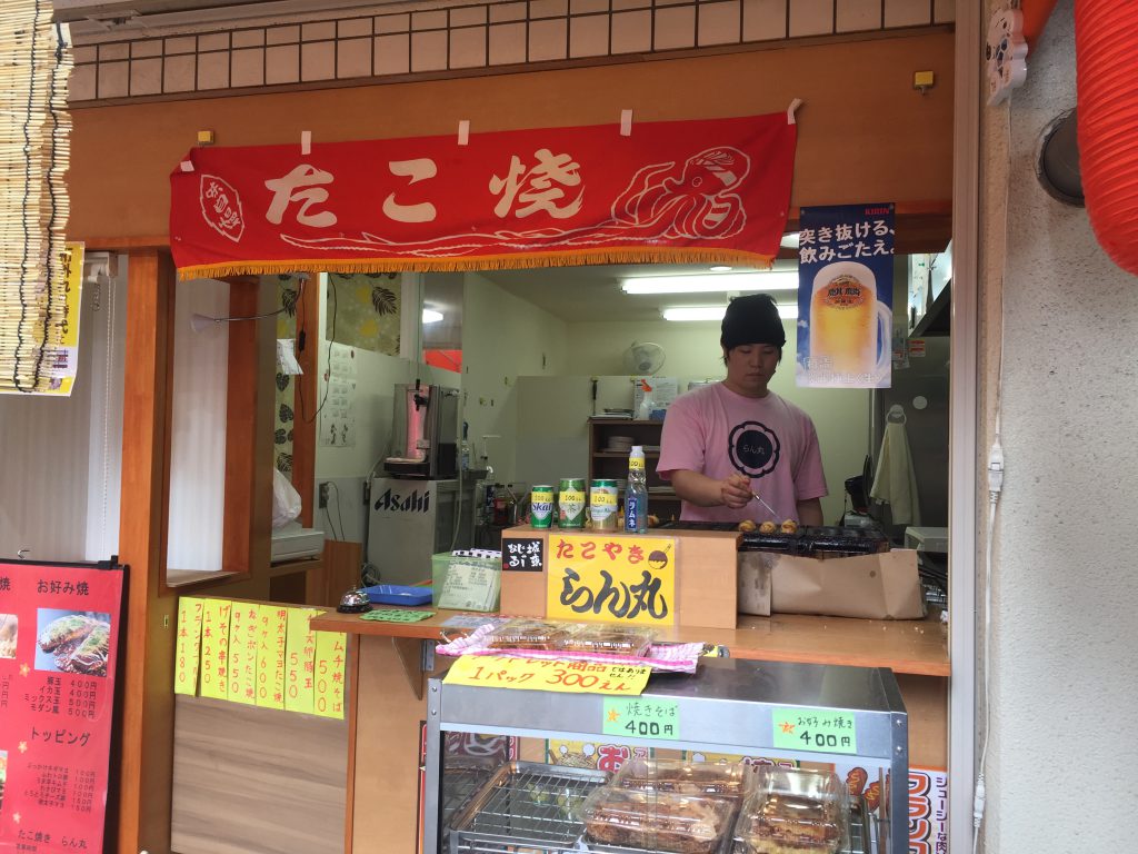 真剣に焼く店長